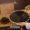 Mộc Trà Ngũ Hắc với 5 loại thảo mộc sấy lạnh giúp dưỡng tóc đen mượt, khỏe dài, dễ pha chế và thích hợp làm quà chăm sóc sắc đẹp cho nữ.