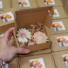 Combo quà tặng xà phòng thủ công hoa cúc và trái tim mang đến thông điệp yêu thương nhẹ nhàng, là món quà 20/10 tinh tế và tiện lợi dành cho phái đẹp hoặc doanh nghiệp.
