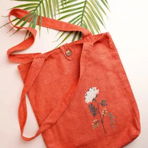 túi tote linen nàng, túi tote handmade, họa tiết thêu tay tinh tế, chất vải lanh tự nhiên, form dáng cứng cáp