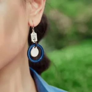 bông tai pure joy, khuyên tai dáng dài nữ tính, vẻ đẹp cổ điển xen lẫn hiện đại, trang sức thời trang cao cấp, tạo điểm nhấn cho trang phục