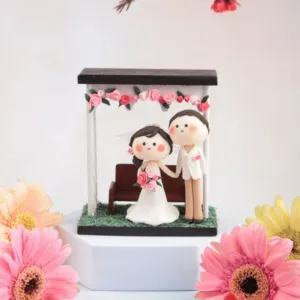 bộ cô dâu chú rể áo trắng khung gỗ, handmade, đất sét thái, màu thực phẩm, quà cưới độc đáo, an toàn sử dụng, handmade, siblings, chus