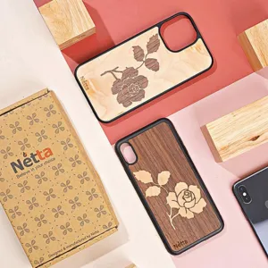 ốp lưng gỗ hoa hồng, họa tiết nữ tính, chất liệu gỗ thật tự nhiên, vân gỗ sắc sảo, màu sắc tương phản nổi bật