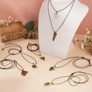 vòng cổ, bộ sưu tập những mảnh ghép cá tính, chất liệu đất sét và men sứ, đa dạng hình dáng và màu sắc, phụ kiện thủ công độc đáo