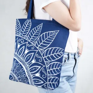 túi tote vẽ tay, hoa văn trắng, túi xanh, chất vải bền đẹp không bong tróc, túi handmade màu xanh đậm, sức chứa lên đến 7kg, handmade, hanako shop, chus