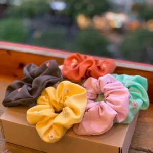 dây cột tóc thêu, scrunchies đeo tay, thiết kế mộc mạc, quà tặng cho cô nàng yêu thích phong cách vintage