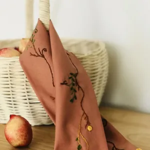 khăn turban thêu vintage, hoạ tiết thêu hoa lá, phụ kiện đa năng, chất liệu mềm mại, chi tiết tỉ mỉ, kiểu dáng cổ điển