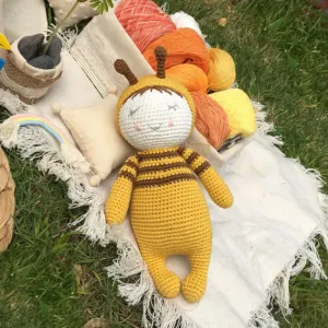 crochet bee rattle toy, yellow bee stuffed animal, woolen bee keychain, handmade fabric toy, handmade toy for kids