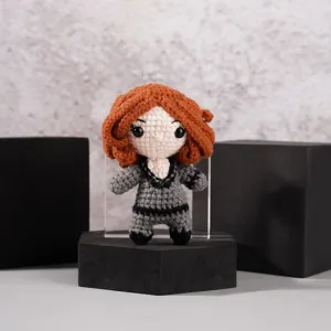 handmade crochet black widow crochet, black widow stuffed animal, black widow in wool, mini keychain, plush toy, woolen keychain