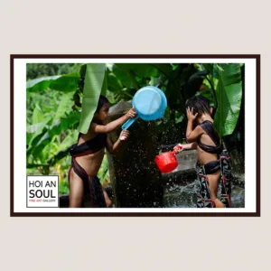 “bathtime in summer noon” photograph, ethnic minority children, the first exhibition piece of photographer thanh nguyen