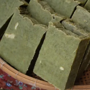 peppermint soap, effectively cleanses, fresh and refreshing scent, gentle on the skin, natural ingredients, non-irritating
