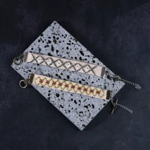 vòng tay linen màu be, hoạ tiết thêu tay, phong cách boho, vintage, dây cài điều chỉnh, phụ kiện trang sức độc đáo, quà tặng ý nghĩa, handmade, i love handmade, chus