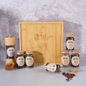 set quà hạt tiêu hộp tre lớn, hộp quà tặng bằng tre, hộp quà gia vị bếp, thế giới quà tết, set hạt tiêu nhiều loại