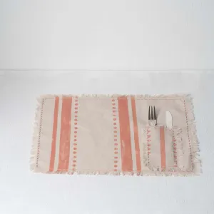 khăn lót đĩa tua rua có hoạ tiết, phong cách wabi sabi, chất vải linen mềm mịn, trang trí bàn ăn tinh tế, sản phẩm thủ công