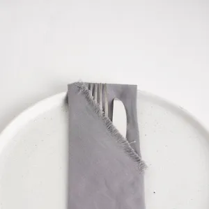 bao đựng dao nĩa “tâm”, thiết kế tối giản, chất liệu linen, đa dạng màu sắc, sắp xếp bàn ăn thêm gọn gàng, điểm nhấn tinh tế cho bàn ăn