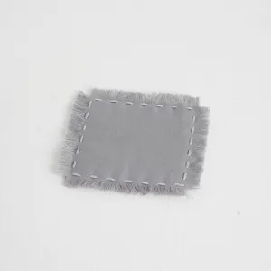 lót ly “tĩnh”, gam màu lạnh, chất liệu linen cao cấp, chi tiết tua rua độc đáo, thâm hút tốt, trang trí nội thất