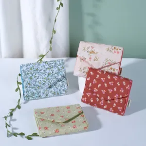 ví vải lazy lady, thiết kế dạng phong thư, gam màu xinh xắn, ví có 3 ngăn tiện lợi. hoạ tiết nhã nhặn, phụ kiện nữ tính cho các nàng