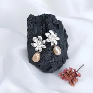 hoa tai bạc nguyên ngọc, cánh hoa sắc sảo,  thiết kế tinh tế, phong cách thanh lịch và trưởng thành, dễ bảo quản và vệ sinh,