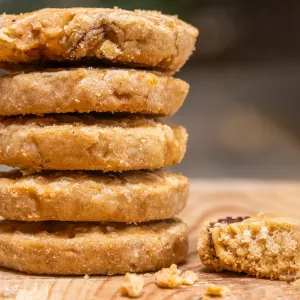 oatmeal and raisin cookies, raisin filled cookies, preservative-free cookies, snack for guests, nutrient supplement