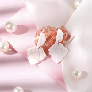 white leaf marble bride clay earrings, elegant design, sophisticated white color, suitable for elegant events