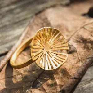 “thơ” gold plated ring, delicate lotus leaf pattern, intricate and detailed lines, lasered graving, delicate style