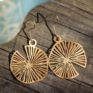“thơ” gold plated earrings, gentle and elegant design, luxurious 18k gold-plated material, exquisite accessories, sophisticated style