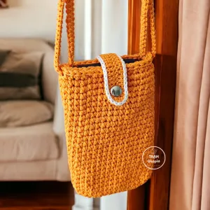 crochet phone bag, cute and unique accessory, compact and convenient design, diverse colors, handcrafted product