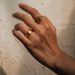 nhẫn mạ vàng mộc bì, thiết kế cá tính, đường nét uốn lượn và nhám nhẹ, mạ váng sáng bóng, điểm nhấn thời trang