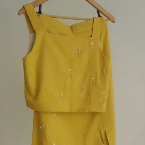 bộ áo & váy linen thêu thủ công, thiết kế tinh tế, trang phục ứng dụng, chất liệu mềm mại và thoáng mát, hoạ tiết thêu tay tỉ mỉ