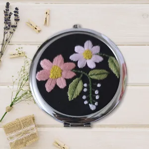 gương thêu tay hoa sắc tím, sản phẩm thủ công, thuê tay tinh xảo, nhỏ gọn và chắc chắn, điểm nhấn nữ tính