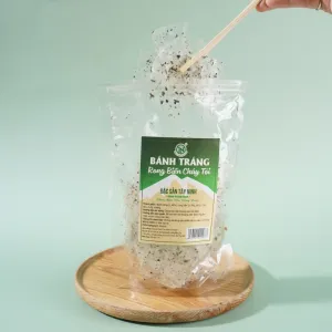 seaweed and fried garlic flavored rice paper, delicious rice paper, seaweed garlic rice paper, square-cut rice paper, super hot snack