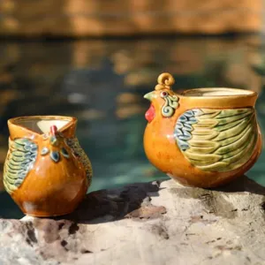 tượng gà gốm sành, màu vàng , nước dưa, xanh lam, xanh lục, nâu, đỏ, trắng, hceramic, chus