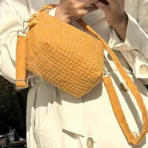 túi hoa nắng linen thêu sashiko, túi dáng hộp, đáy rộng, đựng được nhiều đồ, chất liệu mềm nhẹ, đeo được nhiều kiểu