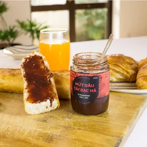 strawberry and mint jam,premium strawberry jam, sweet and sour taste, jam spread for sandwich bread, jam for baking.