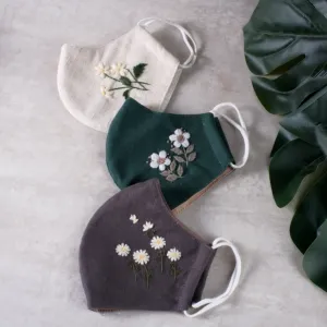 khẩu trang linen thêu tay, chất liệu linen mềm mại và thoáng khí, thoải mái khi đeo thời gian dài, ngăn bụi bẩn và vi khuẩn tối ưu