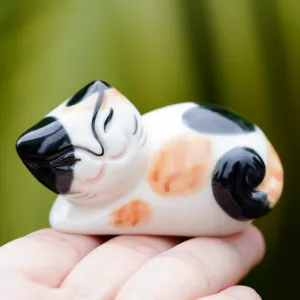 tượng sứ mèo nằm ngủ, tượng thủ công hình mèo, tượng sứ tráng men bóng cao cấp, trang trí góc bàn làm việc hoặc bàn học