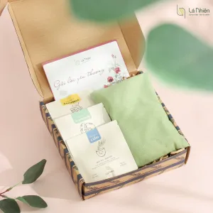 Set Quà "Hương Gió", Túi Chườm Thảo Mộc Thêu Tên Theo Yêu Cầu, Trà Thảo Mộc Việt Nam, Quà Cho Nữ, Quà Tặng Sức Khoẻ, Quà Tặng Cá Nhân Hoá, Quà 20/10