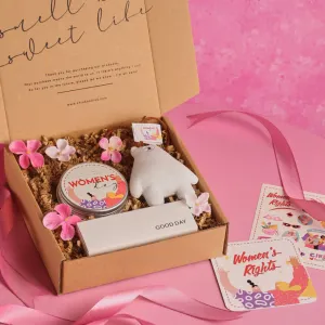 Tin Candle Set With Bear Charm, "Women's Rights" Collection, Unique Gift For Women, Scented Candle Gift, Meaningful Gift, Gifts For Her
