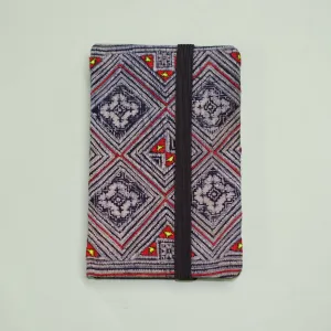 The Brocade Notebook, crafted with a cover of brocade fabric recycled from traditional H'Mong costumes, makes a meaningful gift for foreigners