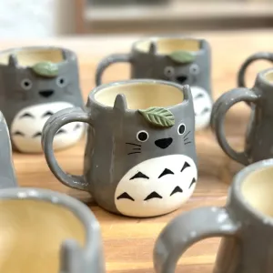 Chiếc cốc Totoro gốm sứ đáng yêu, được làm thủ công từ gốm sứ cao cấp, vừa là món phụ kiện đáng yêu, vừa là ý tưởng quà tặng cho nữ, quà tặng cho bé tuyệt vời.