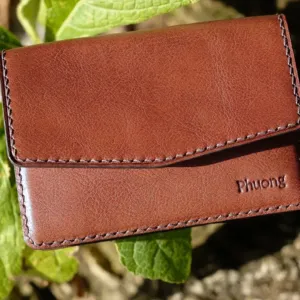 Ví Da Bò Khắc Tên Được Handmade Từ Da Cao Cấp Gồm 4 Ngăn Tiện Dụng Lý Tưởng Để Làm Túi Cho Nữ 
Quà Tặng Cho Nữ, Món Quà Ý Nghĩa Cho Mọi Dịp