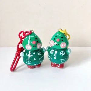 Móc Khóa Cây Thông Mang Boot Đỏ Đất Sét Thủ Công hữu ngoại hình ngộ nghĩnh, thú vị, đây hứa hẹn là chiếc  móc khóa thủ công đáng yêu, làm món quà giáng sinh độc đáo