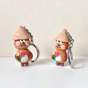 Móc khóa Mèo Nón Lá đất sét thủ công là mẫu móc chìa khóa cao cấp, được thực hiện tỉ mỉ làm nên một món quà Việt Nam thú vị hay đơn giản là một món quà thủ công đáng yêu cho bạn bè