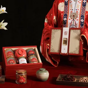 The "Cloud Imagery 1" Tet Gift Box is a stunning wooden gift box offering a premium Tet gift set with granola, jams, honey, and porcelain cups, perfect as a token of good fortune for loved ones or a thoughtful corporate gift.