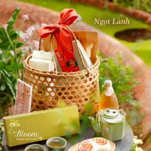 Giỏ quà tết Ngọt Lành sử dụng giỏ đan thủ công, gói trọn những món đặc sản Việt Nam, các món quà tặng bánh trái ngon lành, hứa hẹn sẽ là ý tưởng quà tết cho đối tác, quà tặng doanh nghiệp cao cấp