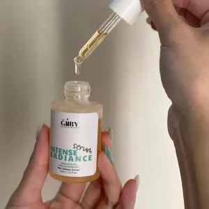 The Intense Radiance Serum, 30ml, enriched with Edelweiss extract and natural ingredients, is a premium anti-aging skincare solution that nourishes healthy skin, making it the perfect gift for her.