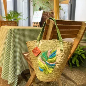 The Sayuri Lepironia Grass Bag is the perfect way to add some color to your dynamic day, with its hand-embroidered details, handcrafted quality, and a unique Vietnamese souvenir that's an ideal gift for her