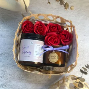 Score points with a unique gift by presenting the Two Scented Candles with Bamboo Basket, featuring natural essential oil scents, beautifully packaged in a gift box - an ideal birthday gift set or gift for her.
