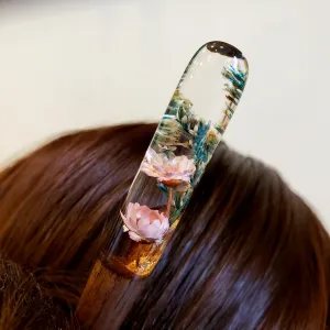 The Pink Flower Resin & Wooden Hair Stick is a premium handmade hair accessory that beautifully embraces your feminine beauty, making it the perfect birthday gift or Vietnamese gift for her
