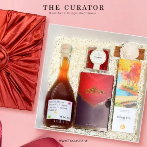 Hộp Quà "Beautiful Spirit" Phiên Bản Thượng Hạng là món quà trọn vẹn tinh hoa, mang đến sự kết hợp hoàn hảo giữa rượu mơ, hồng trà, nhụy hoa nghệ tây và socola, tạo nên một món quà tặng sức khỏe đầy ý nghĩa và sang trọng.