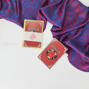 Bộ Thiệp Giấy "Bình An" mang vẻ đẹp cổ điển, kết hợp tinh tế giữa bưu thiếp họa tiết truyền thống và thiệp nghệ thuật, tạo nên một dòng thiệp cao cấp đầy ý nghĩa, vừa là quà thủ công tinh xảo vừa là quà lưu niệm Việt Nam đậm chất văn hóa